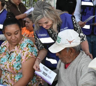 Entrega de la Tarjeta de la Salud Popular beneficia a más de 50 habitantes de Villa de Cloete