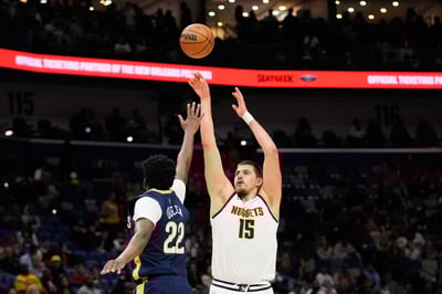 Peyton Watson solapa con un recital el triple-doble de Jokic