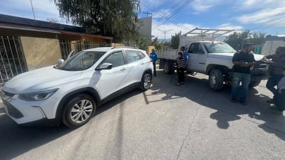 Camión de carga provoca choque en la colonia Aguilar de Monclova