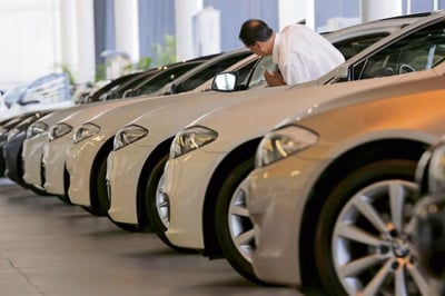 Fin de incentivos frena ventas de autos eléctricos en EEUU; caen casi 50% en octubre