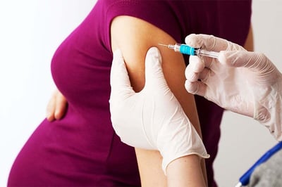 La vacuna contra COVID durante el embarazo reduce el riesgo de parto prematuro