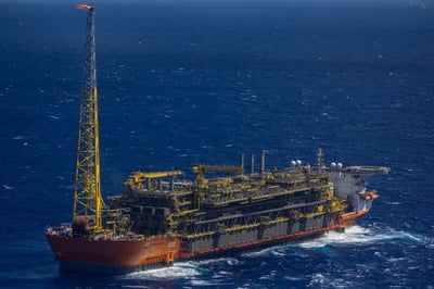 Tensión en Caribe y Mediterráneo sostiene precio del petróleo