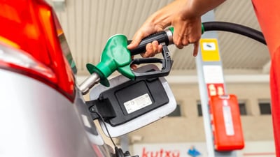 Impuestos elevan el precio de la gasolina en México frente a otros países