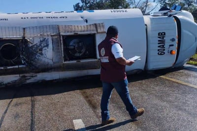 Vuelca pipa con 15 mil litros de diésel en la carretera Valladolid–Cancún