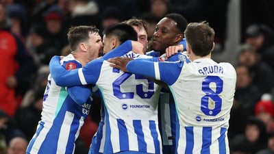 Brighton rescata el empate ante Bournemouth con un golazo de chilena al 90+1