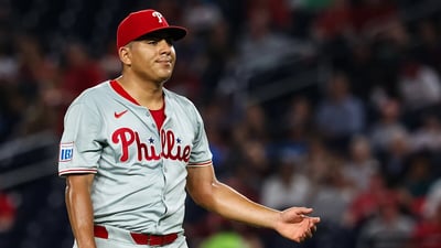 Agente libre Ranger Suárez firma contrato multimillonario con Boston