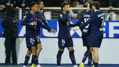 PSG supera al Auxerre 1-0 y se instala en el primer puesto de la liga