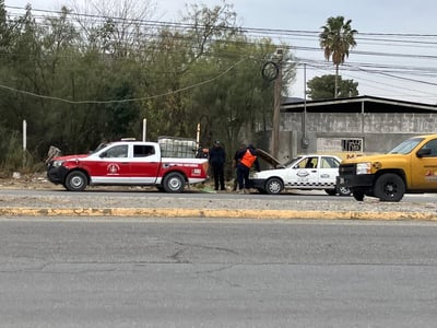 Moviliza reporte de tráiler incendiándose; resultó ser un taxi