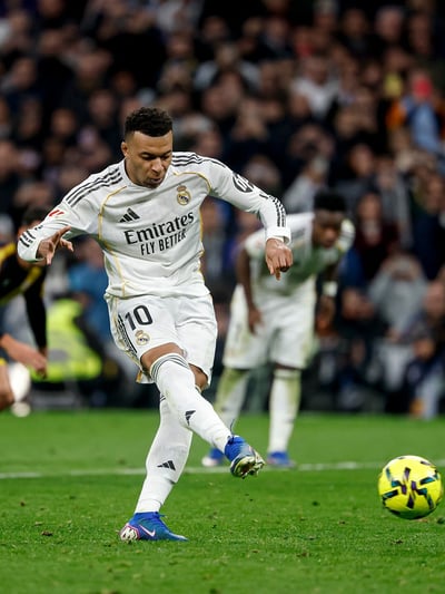 Real Madrid vence 2-1 al Rayo con polémico penalti en el descuento