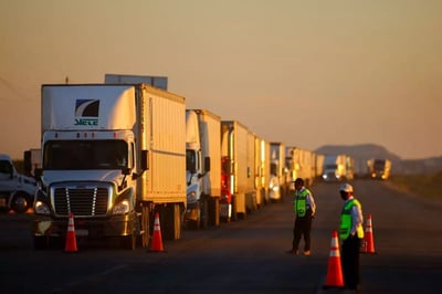 Autotransporte en México cae 25% por aranceles e inseguridad