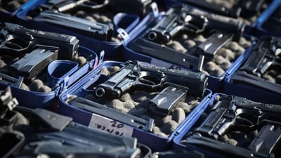 Mexicano condenado en EU por conspiración para traficar armas