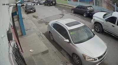 Difunden video para identificar a conductor que chocó auto y huyó en Monclova