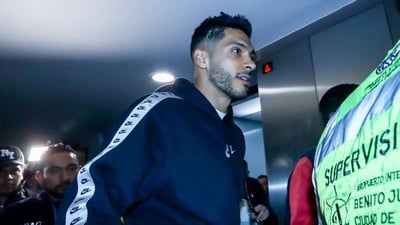 Raúl Jiménez arribó a la CDMX para concentrar con la Selección