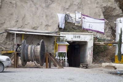 Continúan labores para rescatar a 4 mineros atrapados en Sinaloa