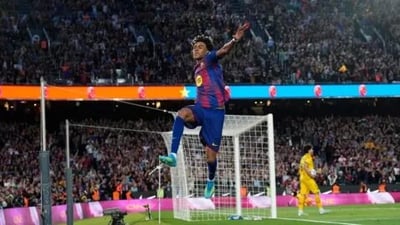 Barcelona golea al Espanyol y se acerca al título de La Liga
