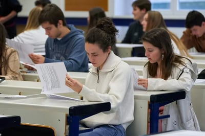 9% de los estudiantes hace trampas con IA; carreras de Economía y Periodismo encabezan la lista