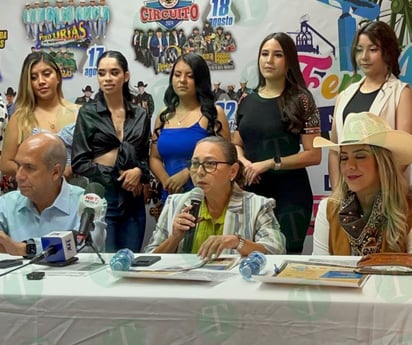 Las candidatas a reina de la ciudad, fueron  12 señoritas de distintas instituciones educativas y empresas