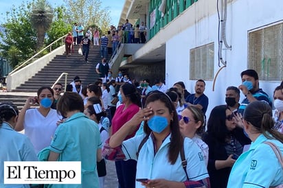 Protestan empleados por la  falta de insumos en el IMSS