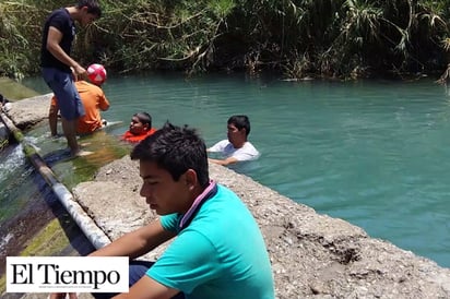 Acampan familias en acequias