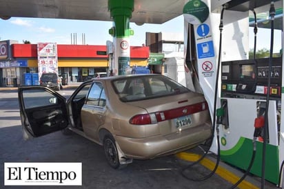 CHOCA ADENTRO DE GASOLINERA