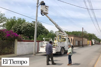 Supervisan el cambio y  reposición de lámparas