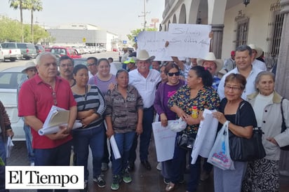 Apoya ‘Lencho’ a vecinos  de colonia ‘Diana Laura’