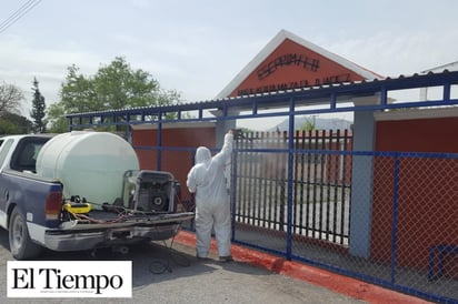 Fumigan plazas, hogares  comercios, calles y ejidos