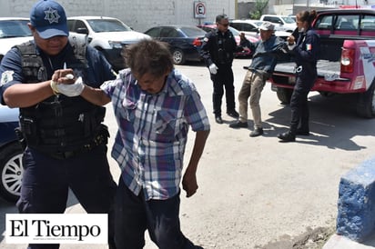 SE ECHABAN  SUS TRAGUITOS EN  LA CALLE