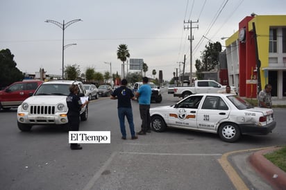 CHOCA TAXISTA Y LESIONA A PASAJERA