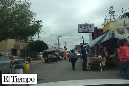 Rompe cuarentena y cede  municipio ante ambulantes