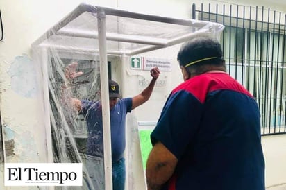 Dona Club Rotarios cabina de  sanitización a Centro de Salud