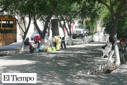 Sin respeto al Coronavirus  pasean por plaza principal