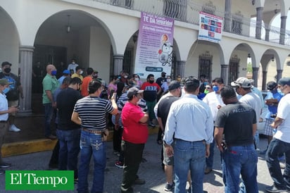 Por contagios de Covid-19  impiden venta de comida