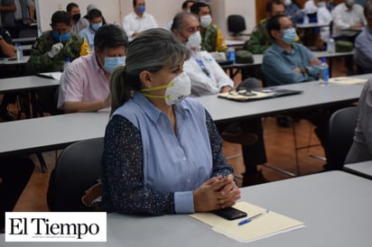 Asiste Gladys a reunión de salud