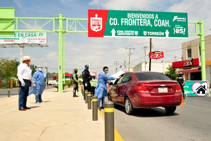 “Lencho” supervisa instalación de filtros de accesos sanitarios en Frontera