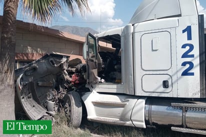 LE FALLAN FRENOS Y SE ESTAMPA EN OFICINA