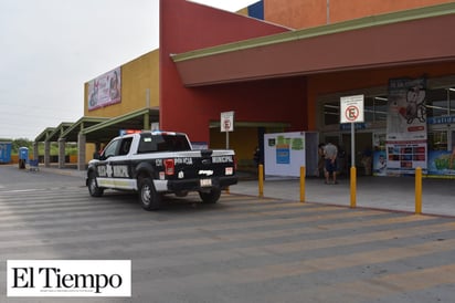 INTENTA ROBAR VINO EN CENTRO COMERCIAL