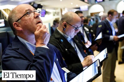 Wall Street cierra en rojo tras desplome histórico del petróleo