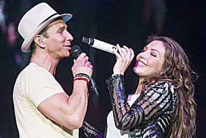 Thalía y Erik Rubin recrean romántica llamada de Timbiriche