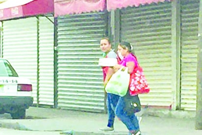 FESTEJO A MAMÁS DESATA COMPRAS; IGNORAN RIESGOS