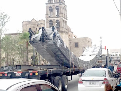 Llega estructura metálica para la remodelación de la plaza principal