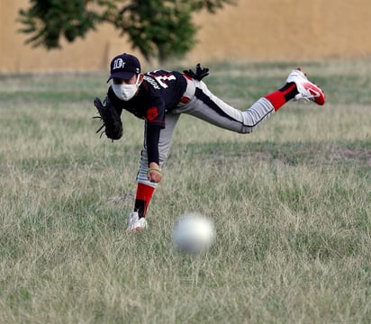 Por el béisbol desafían al Covid-19