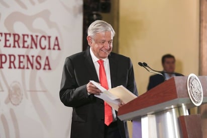 AMLO anuncia 'plan de reinicio de actividades', prevé regreso a clases y reapertura del turismo