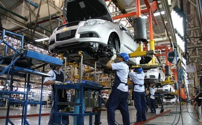 Ven beneficios en reactivar industria minera y automotriz