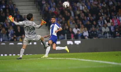 'Tecatito' Corona, una debilidad del Sevilla