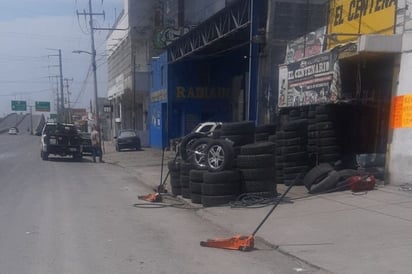 Explosión de llanta azora a vecinos