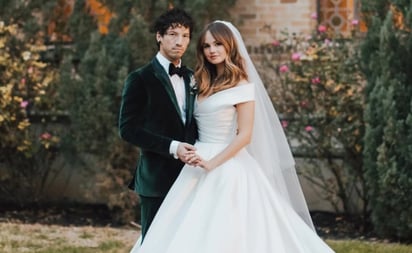 Debby Ryan confirma se casó en Año Nuevo