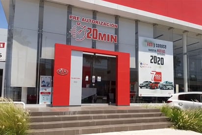 Policía COVID cierra 'por no usar cubre bocas empleados' KIA Motors de Monclova