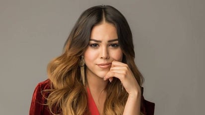 Danna Paola comparte sexy foto en pijama