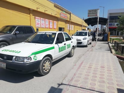 Advierten sanciones a taxistas